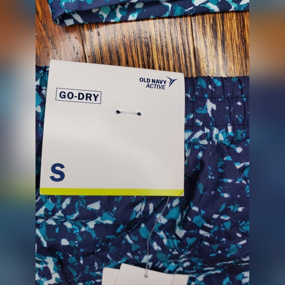 Old Navy Set Dry Liner Athletic Short, Light Support PowerSoft Bra - Picture 7 of 9